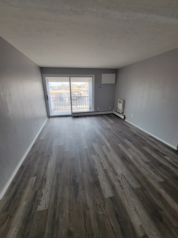 13430 Euclid Ave in East Cleveland, OH - Foto de edificio - Building Photo