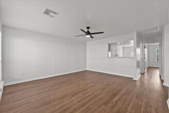 2142 Roatan Calle in Dickinson, TX - Building Photo - Building Photo