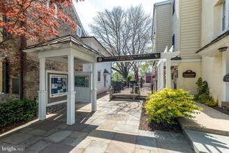4 W Oakland Ave in Doylestown, PA - Building Photo - Building Photo