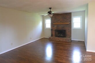 4144 Sim Chick Ln in Maiden, NC - Building Photo - Building Photo