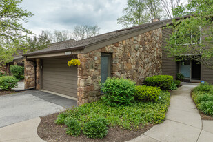 Bishops Grove in Brookfield, WI - Foto de edificio - Building Photo