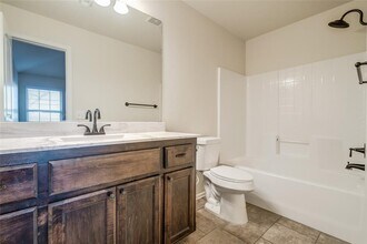 12716 Heritage Oaks Dr in Oklahoma City, OK - Building Photo - Building Photo