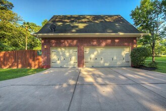 10819 Lake Windcrest Blvd in Magnolia, TX - Building Photo - Building Photo