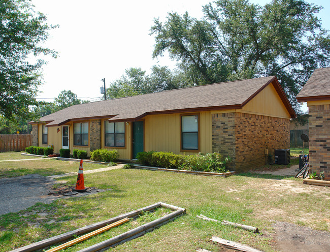 3875 Avalon Blvd in Milton, FL - Foto de edificio - Building Photo