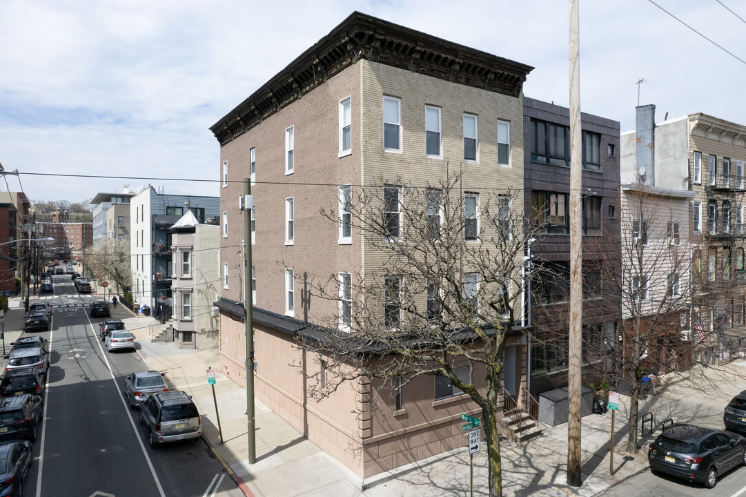 400 Madison St in Hoboken, NJ - Building Photo