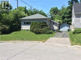 166 Maplehurst Ave in Toronto, ON - Building Photo