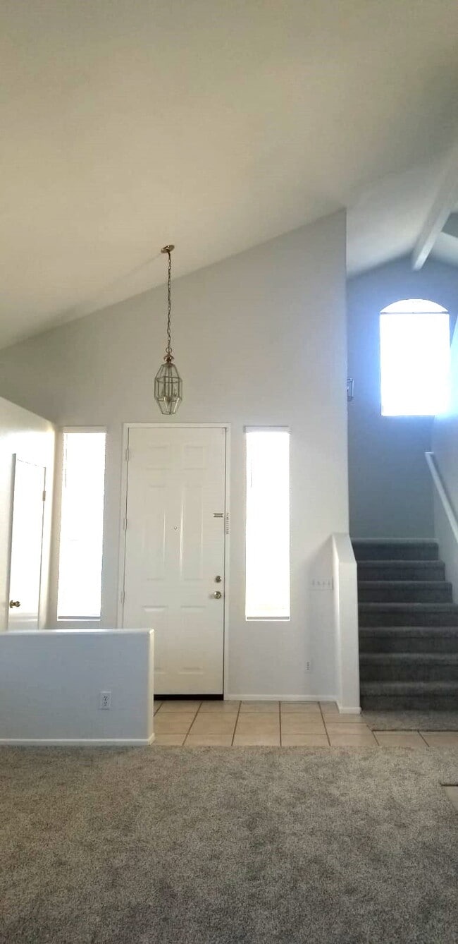 1046 Viewpointe Ln in Corona, CA - Building Photo - Building Photo