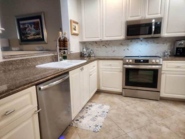 1 Harbour Isle Dr E in Fort Pierce, FL - Building Photo - Building Photo
