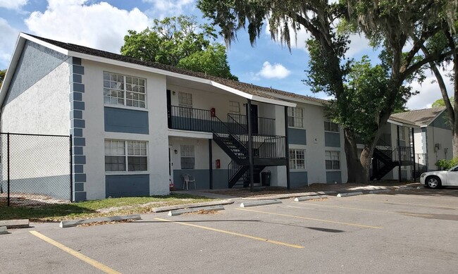 Willow Square Apartments in Tampa, FL - Building Photo - Building Photo