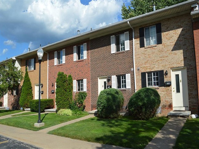 Elmwood Terrace Apartments and Townhomes photo'