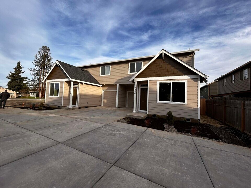 704 Patrol St in Molalla, OR - Building Photo