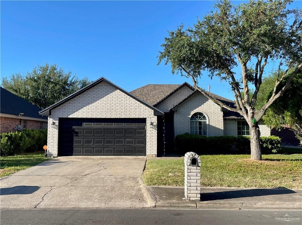 2008 Village Dr in Mission, TX - Building Photo