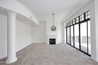 8 Biltmore Estates Dr in Phoenix, AZ - Building Photo - Building Photo