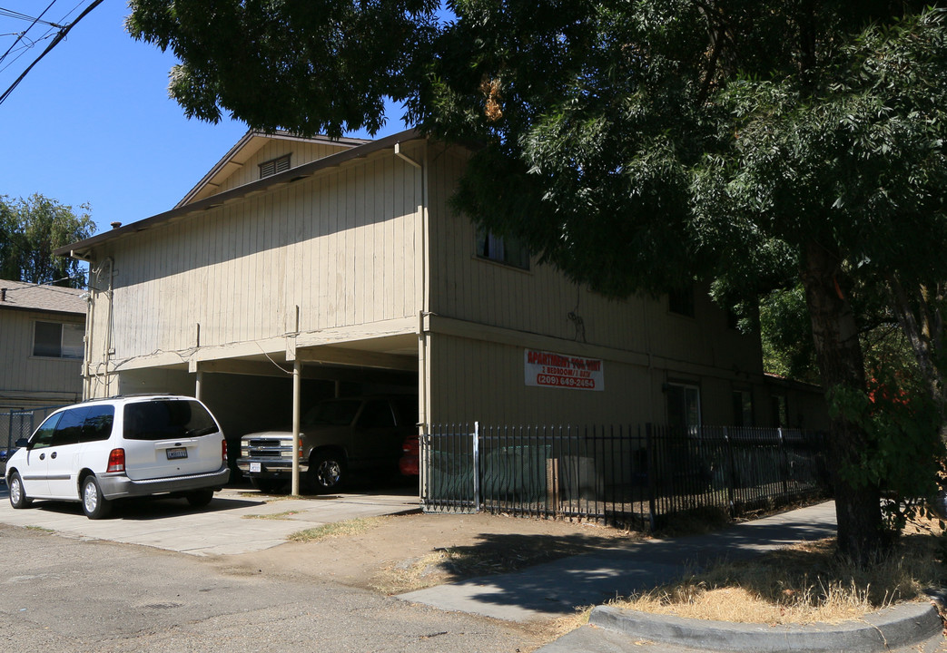 Maple Manor in Stockton, CA - Building Photo