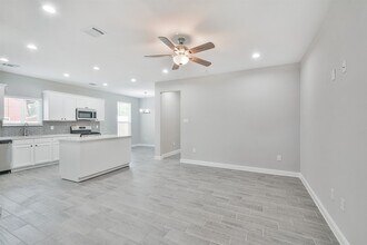 7524 E Maxroy St, Unit A in Houston, TX - Building Photo - Building Photo