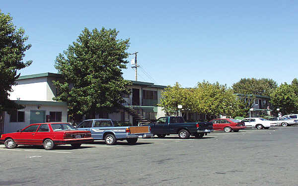 2440 Old Sonoma Rd in Napa, CA - Foto de edificio - Building Photo