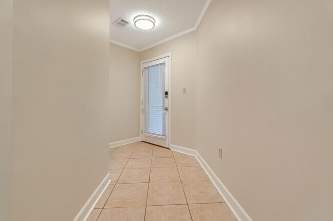 303 Westlake Ct in Niceville, FL - Building Photo - Building Photo