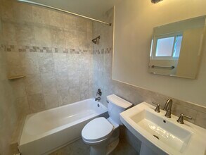 Clarendon Court Apartments in Arlington, VA - Building Photo - Building Photo