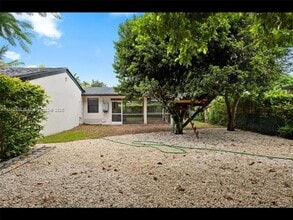 5191 SW 67th Ave in Miami, FL - Building Photo - Building Photo