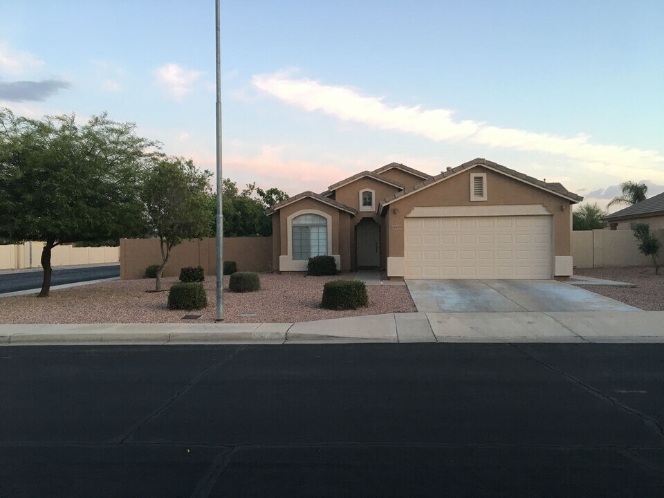 13407 W Port Au Prince Ln in Surprise, AZ - Building Photo