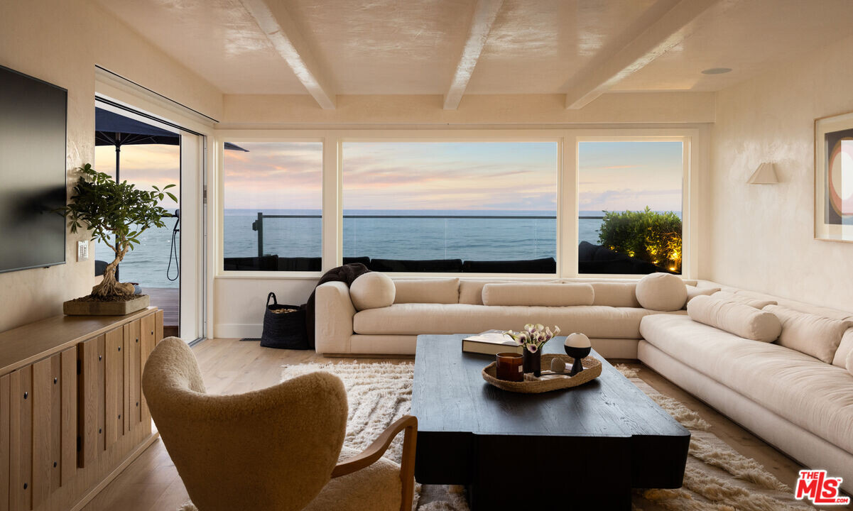 23456 Malibu Colony Rd in Malibu, CA - Foto de edificio