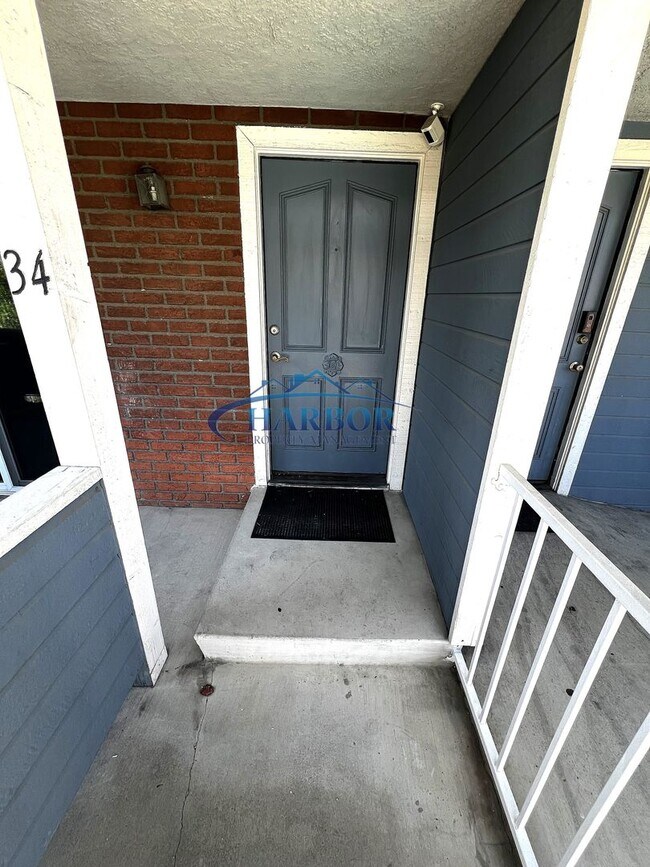 21901 Moneta Ave in Carson, CA - Building Photo - Building Photo