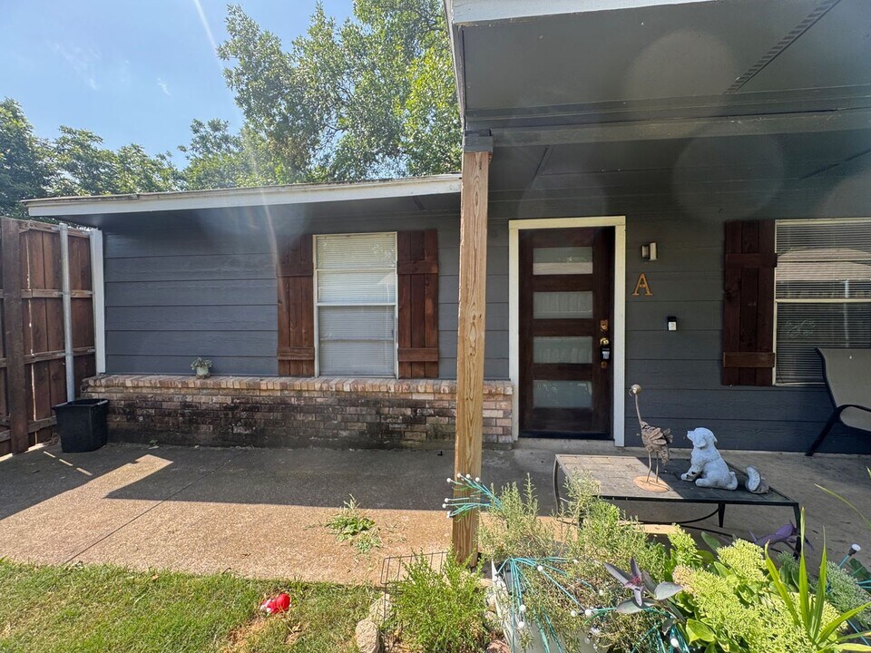 600 N East St in Arlington, TX - Building Photo