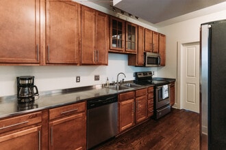 902B Shelby Ave in Nashville, TN - Building Photo - Building Photo