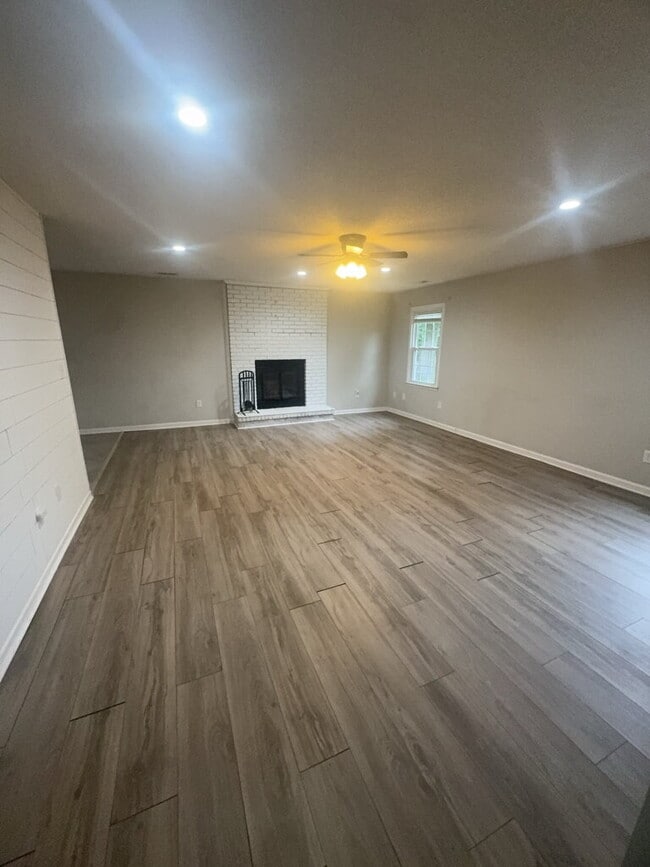 710 Stonewall Ave in Jacksonville, NC - Building Photo - Building Photo