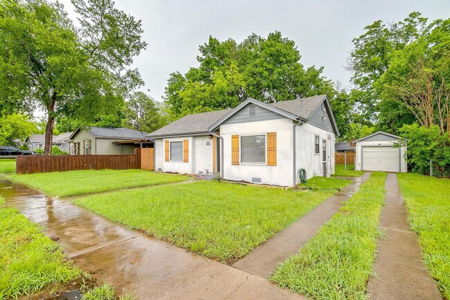 property at 823 College St