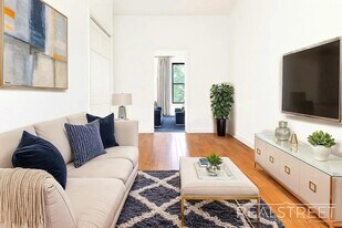 Menahan Street, Unit 2L in Brooklyn, NY - Building Photo