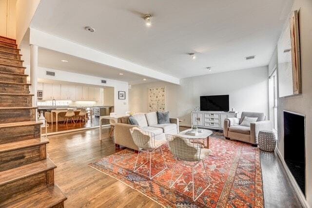 property at 4122 Travis St