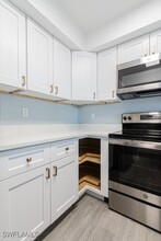 5745 Foxlake Dr in North Fort Myers, FL - Foto de edificio - Building Photo