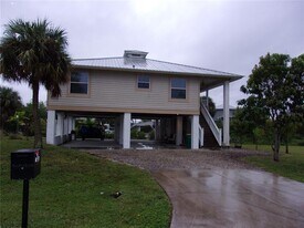 24279 Yacht Club Blvd in Punta Gorda, FL - Building Photo