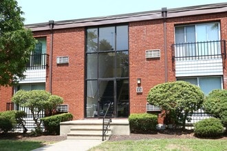Forest Park in Rocky Hill, CT - Foto de edificio - Building Photo