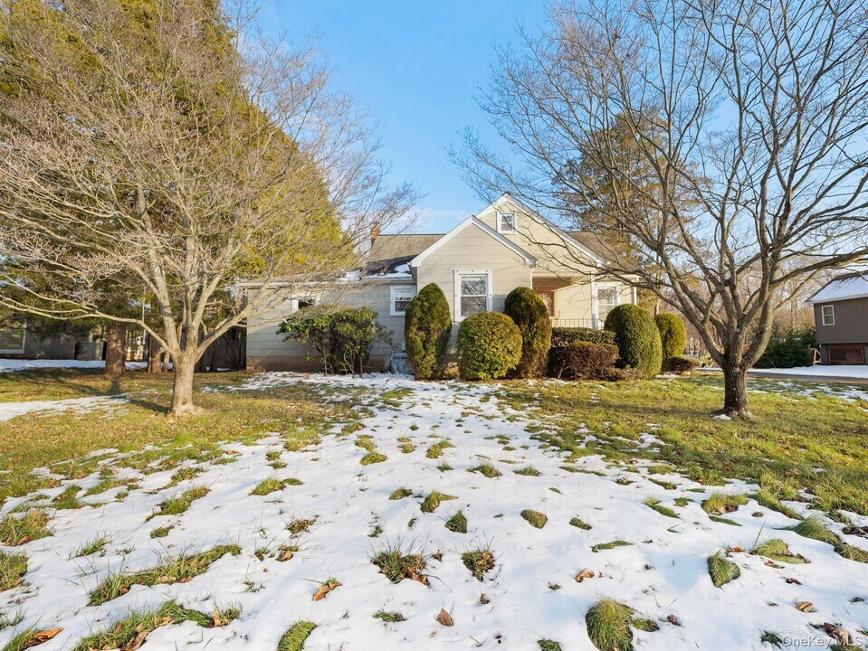 18 Hughes St in Congers, NY - Building Photo