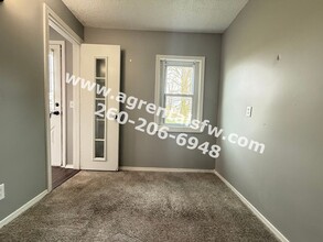 5012 S Harrison St in Fort Wayne, IN - Foto de edificio - Building Photo