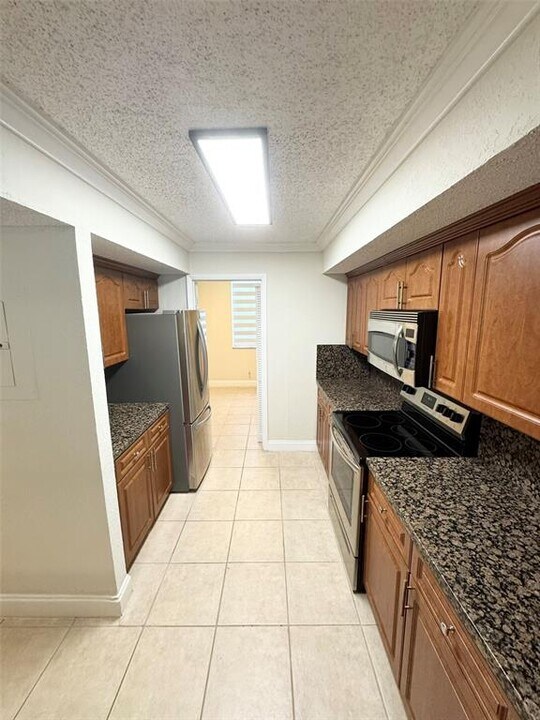 8200 NW 24th St, Unit 8200 in Coral Springs, FL - Foto de edificio