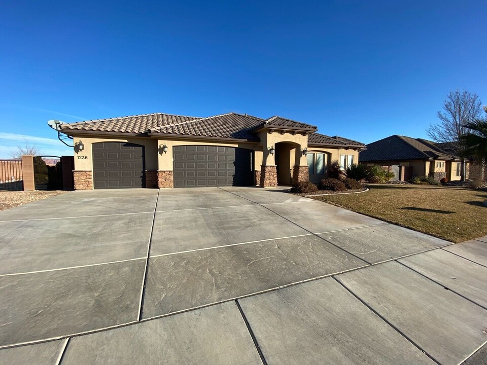 1236 W 2190 S Cir in Saint George, UT - Building Photo