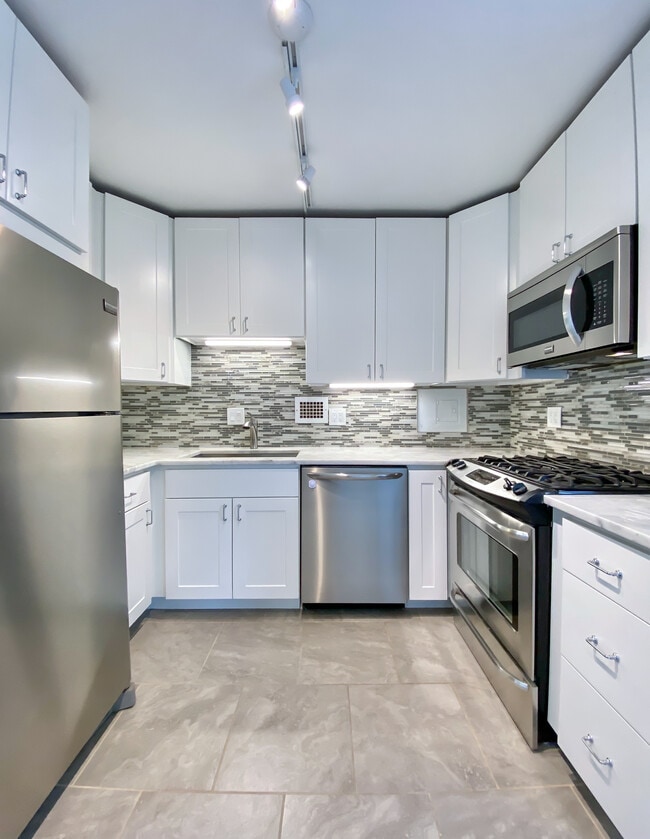5500 Friendship Blvd, Unit 1917N in Chevy Chase, MD - Building Photo - Building Photo