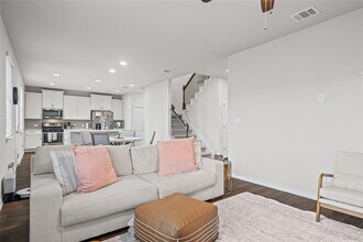 7325 Loggia Pl in Round Rock, TX - Building Photo - Building Photo