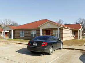 Davis Manor Apartments in Earle, AR - Building Photo - Building Photo