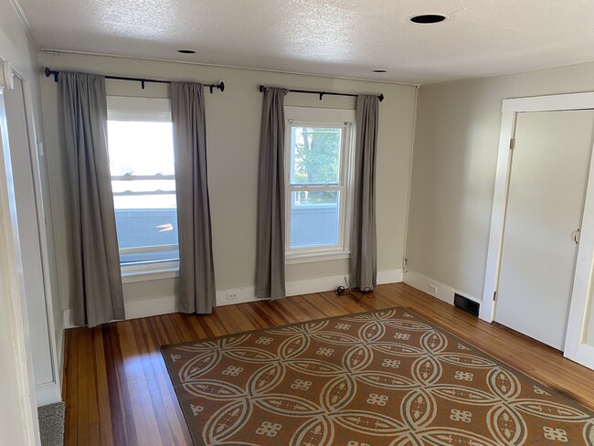 210 Center St, Unit 2