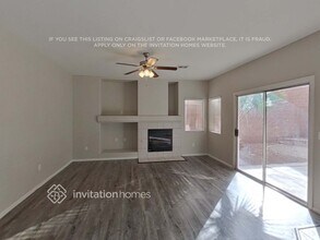 327 Greenleaf Glen St in Henderson, NV - Foto de edificio - Building Photo