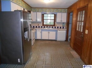 1216 Arrowood Dr in Florence, SC - Building Photo - Building Photo