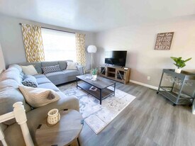 11423-11425 5 Cedars Rd in Charlotte, NC - Building Photo