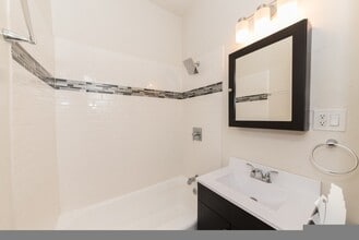 839 W Cornelia Ave, Unit 1N in Chicago, IL - Building Photo - Building Photo
