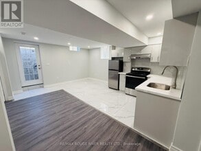 10 Bons Ave in Clarington, ON - Building Photo - Building Photo