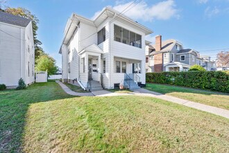 89 Maplewood Ave in West Hartford, CT - Building Photo - Building Photo