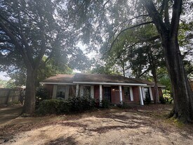 4859 Alamont Dr in Montgomery, AL - Building Photo